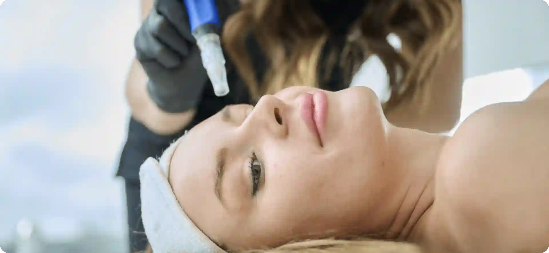 How Do Microneedles Trigger New Collagen and Elastin in Loose Skin Chippenham?